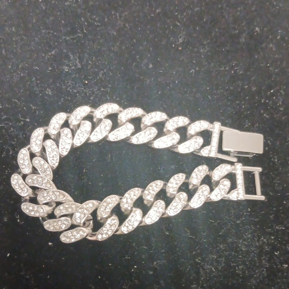 Austrian Crystal Bracelet in Silvertone (6.50 In)